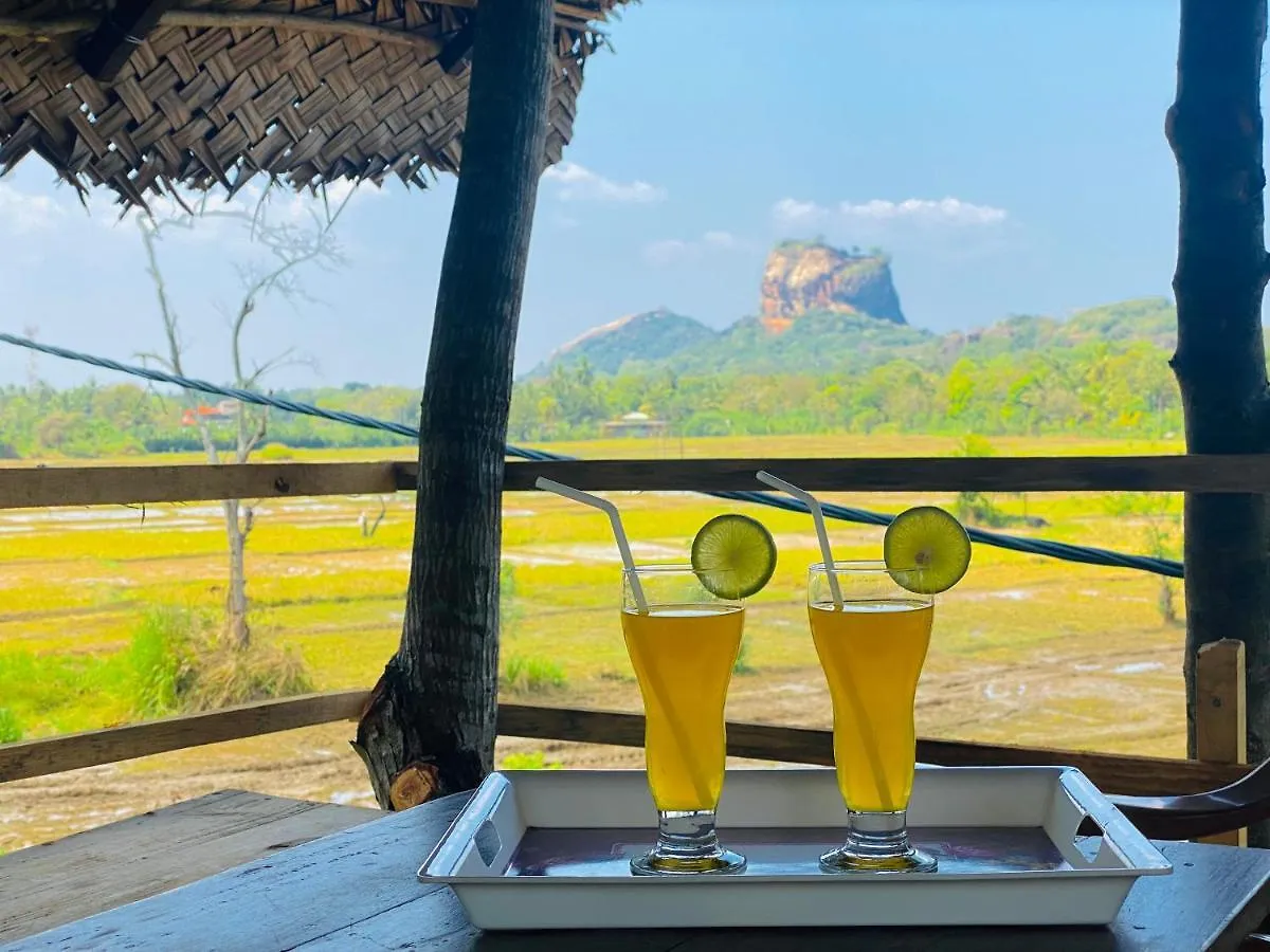 Lucky Villa Sigiriya 0*,