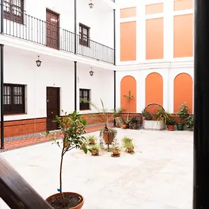 https://muy-centrico-apto-en-tipico-patio-sevillano.es-andalucia.com